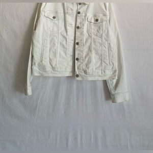 Women’s Levi white jean jacket
